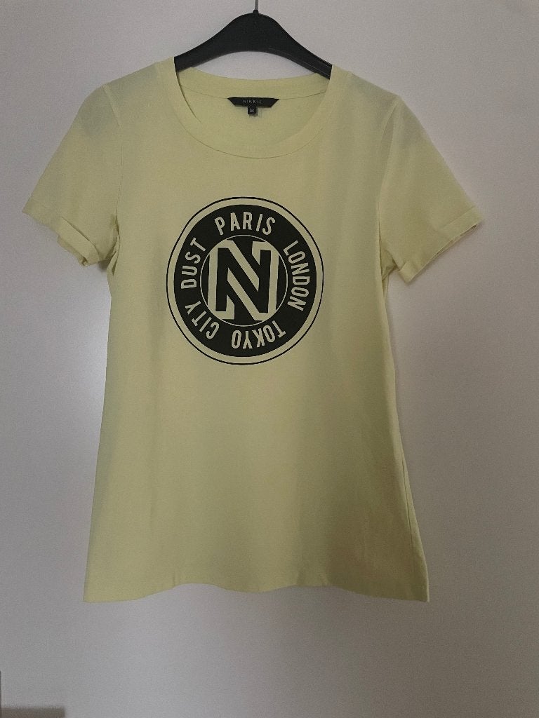 Nikkie shirt maat 34 geel, Geel, Ophalen of Verzenden, Zo goed als nieuw, Korte mouw