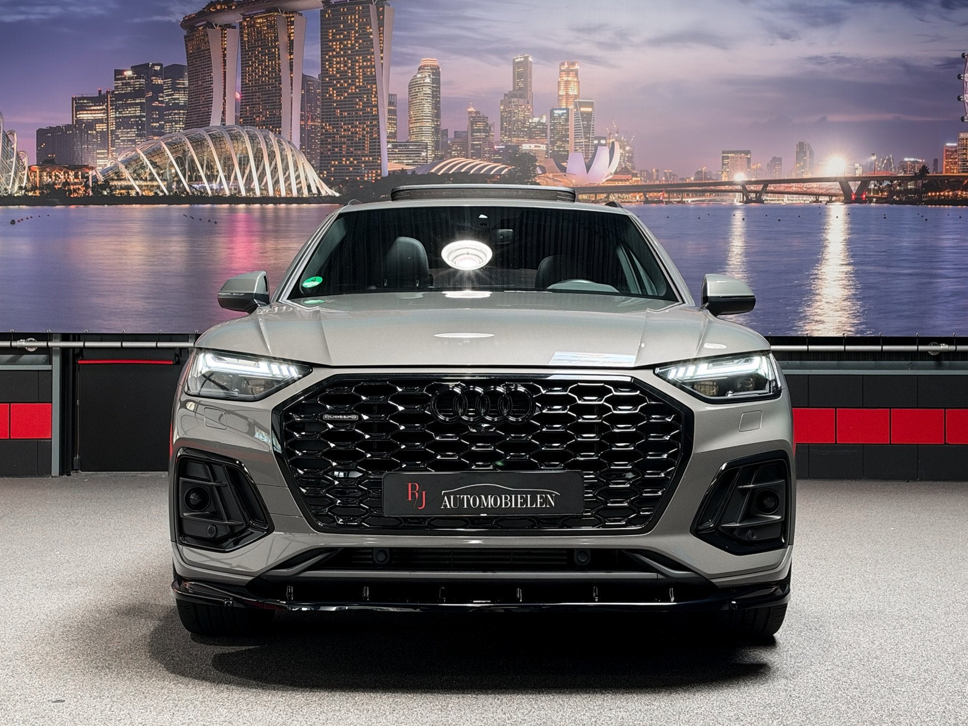 Foto 2 van Audi Q5 Sportback 50 TFSI e 3x S-Line Chronosgrey|Luchtverin