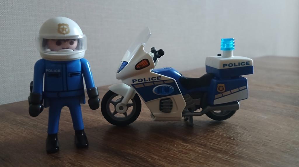 Playmobil Politie Motor met Agent - Artikelnummer 6923, Ophalen of Verzenden, Gebruikt, Jongen of Meisje