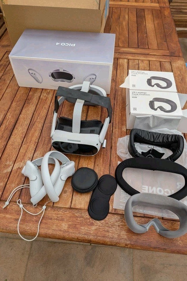 Pico 4 128 gb met veel extra's, Spelcomputers en Games, Virtual Reality, Zo goed als nieuw, Overige platformen, VR-bril, Ophalen of Verzenden