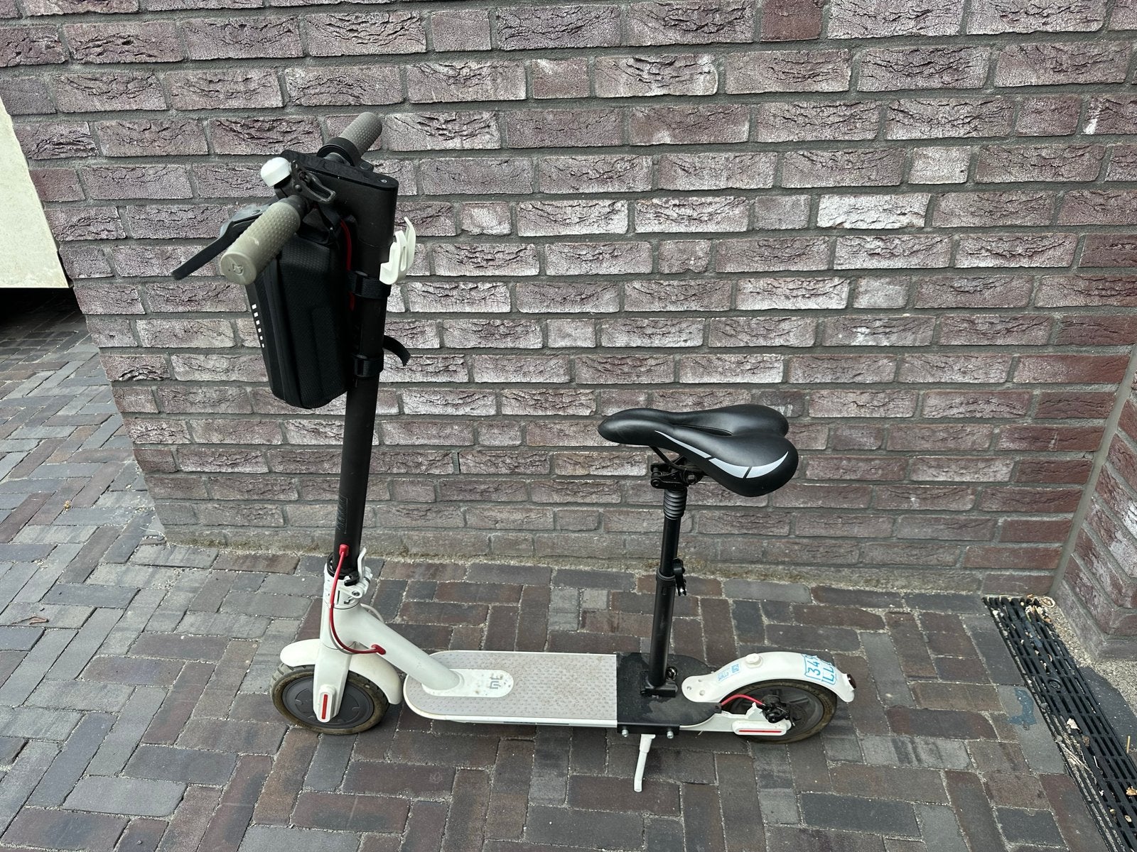 Elektrische step met zadel en opbergtas, Fietsen en Brommers, Steps, Ophalen, Gebruikt, Elektrische step (E-scooter)