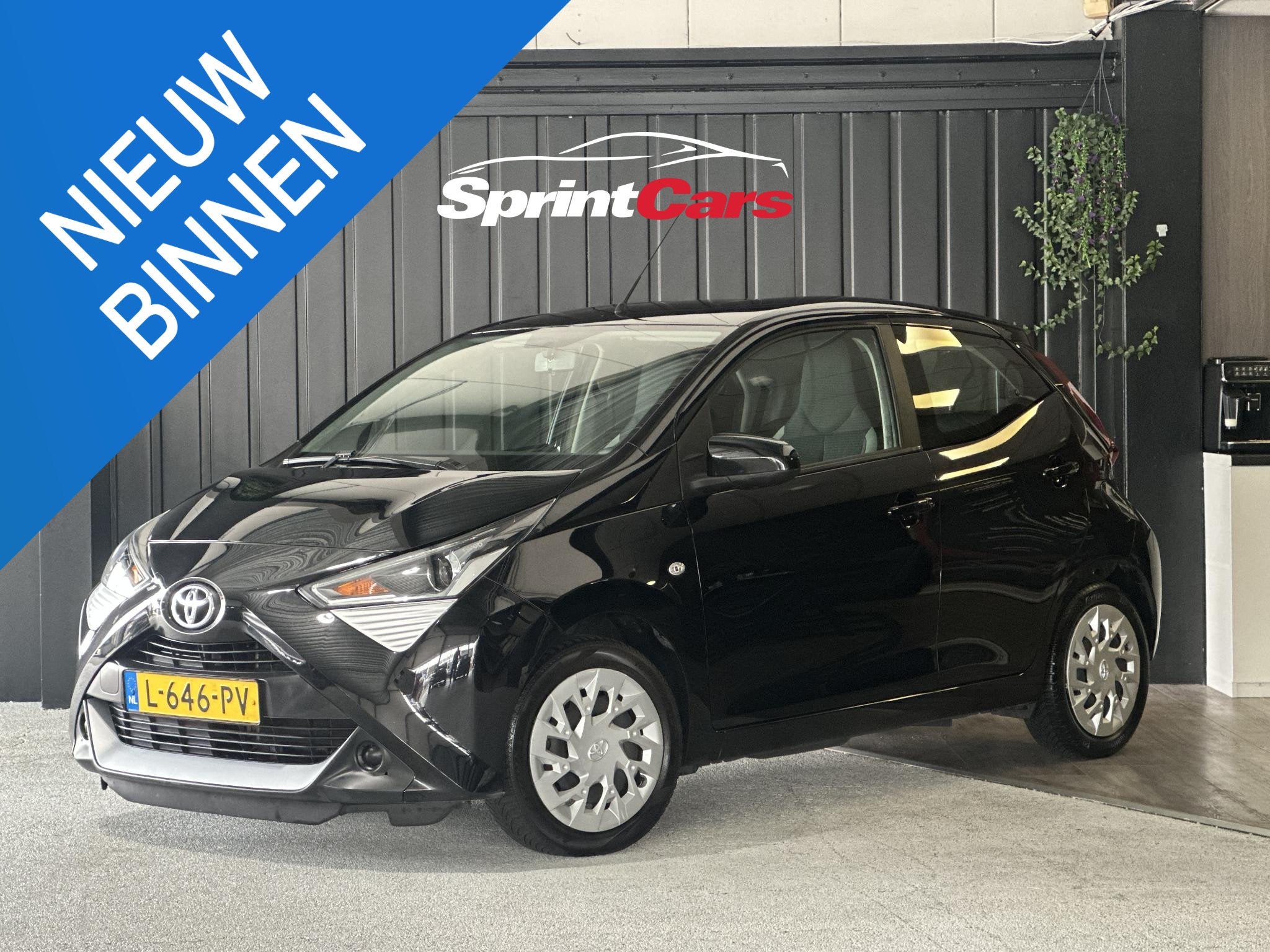 Toyota Aygo 1.0 VVT-i x-play | Achteruitrijcamera | Carplay, Auto's, Voorwielaandrijving, Stof, Gebruikt, Euro 6