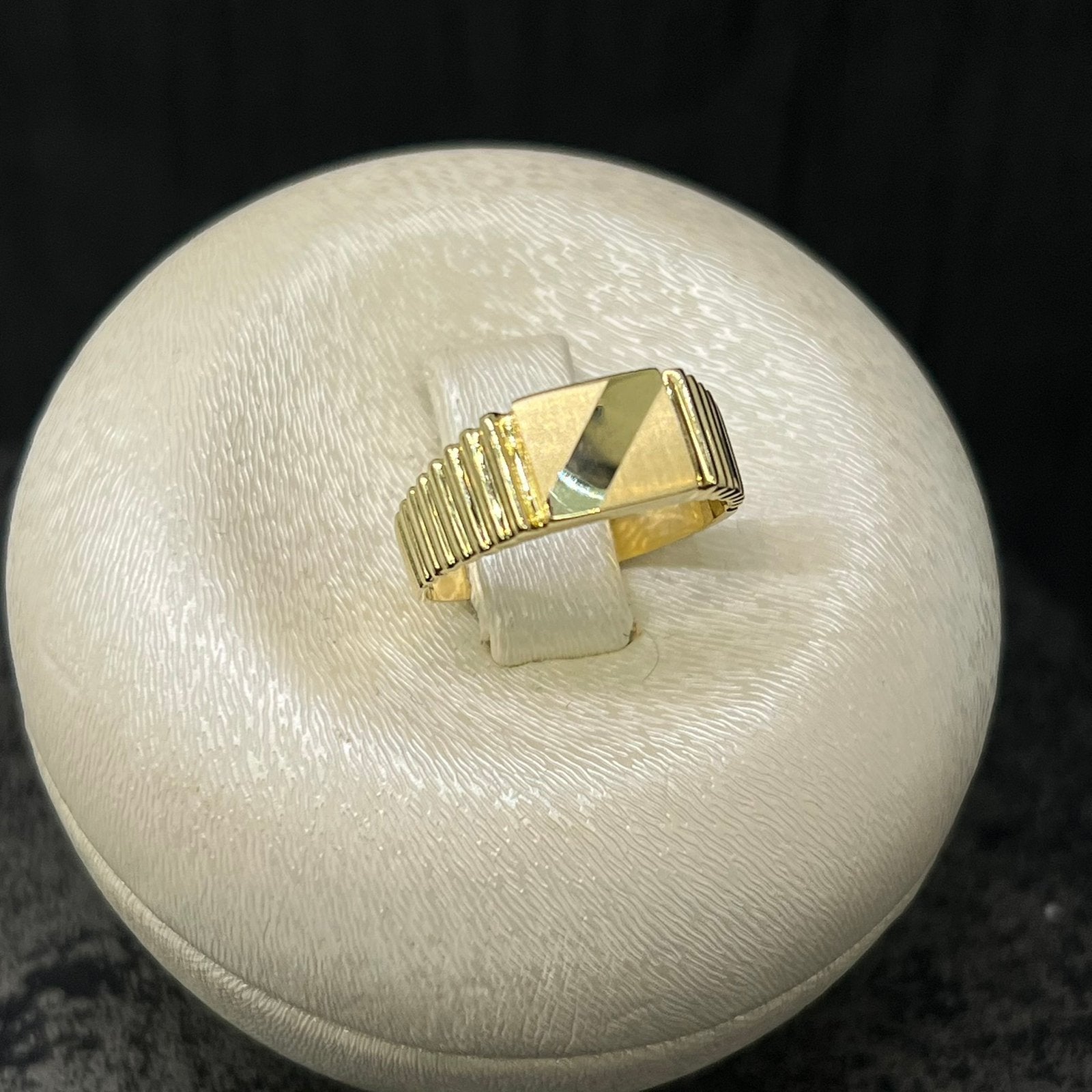 14k gouden ring zegelring nieuw, Ophalen of Verzenden, Zo goed als nieuw, Goud, Dame