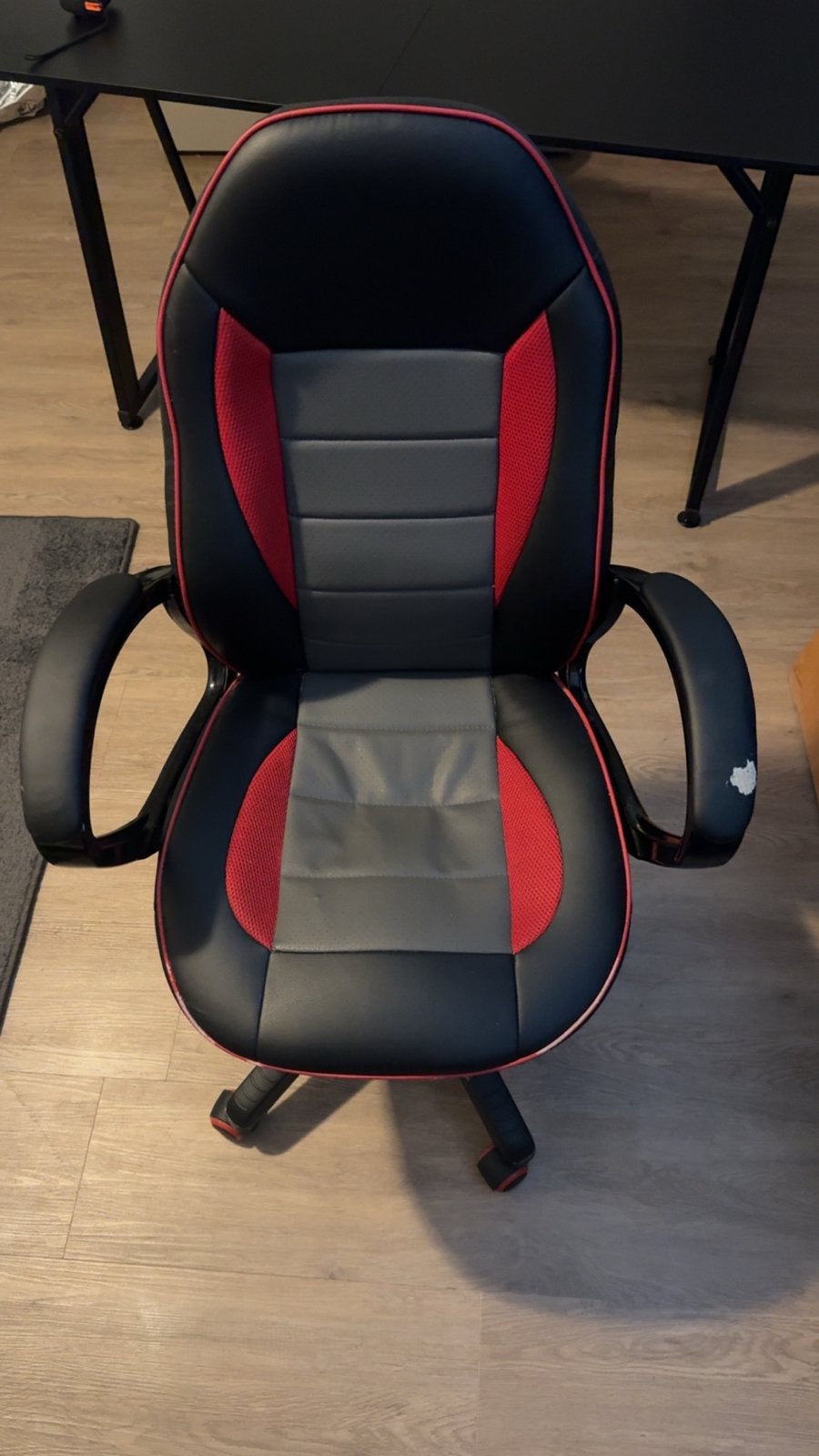 Gaming stoel met gebruikssporen - Zwart/Rood, Huis en Inrichting, Bureaustoelen, Ophalen, Gebruikt, Zwart, Gaming bureaustoel
