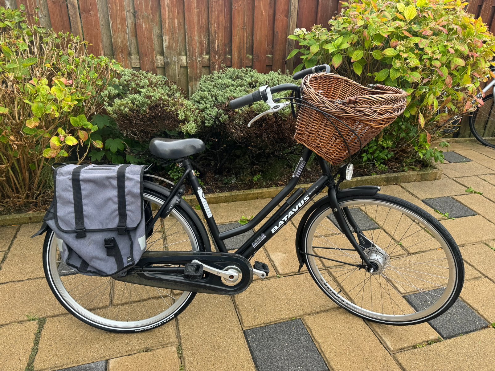 Te koop damesfiets merk Batavus met drie, Ophalen, Zo goed als nieuw, Versnellingen