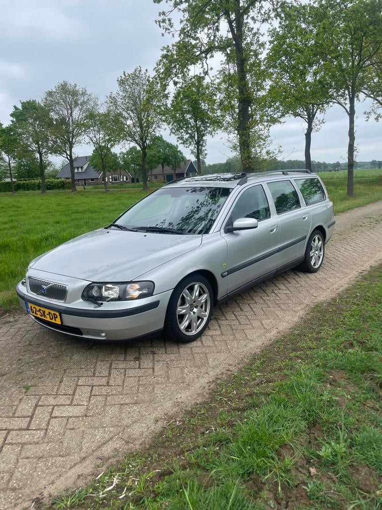 Volvo V70 2.3 T-5 250PK 2004 Grijs, Voorwielaandrijving, 1556 kg, 1800 kg, Stationwagon