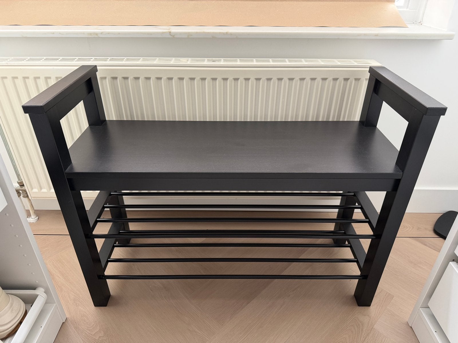 Ikea Tjusig bank met schoenenrek | Zwart | Niet meer leverb., Ophalen of Verzenden, Zo goed als nieuw