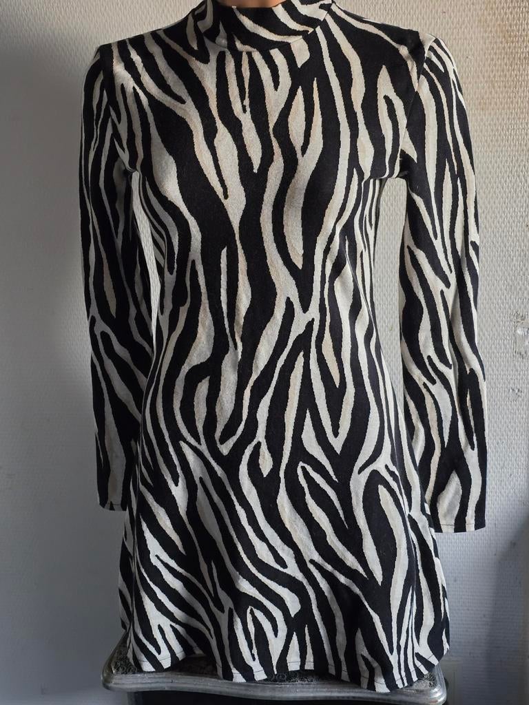 Zara dames korte jurk maat M, Kleding | Dames, Jurken, Maat 38/40 (M), Overige kleuren, Zara, Ophalen of Verzenden