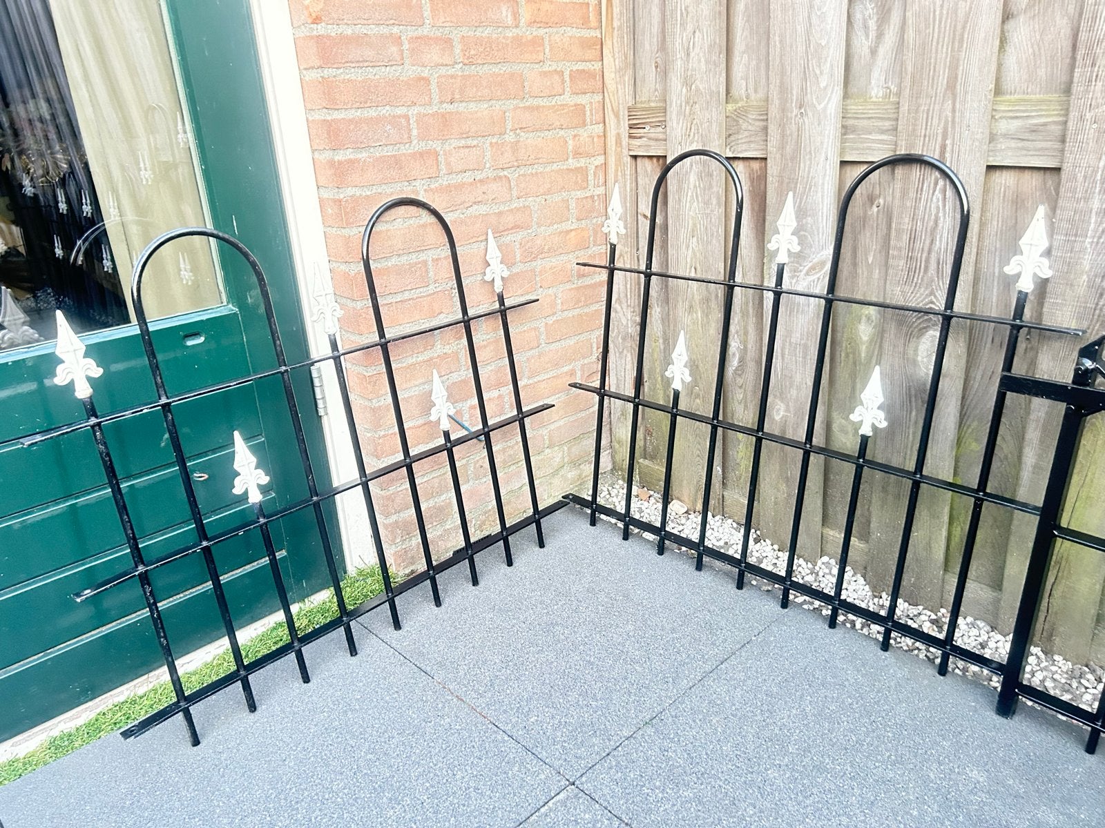 Metalen tuinhek met deur en sier spijlen, Ophalen, Met poort, Gebruikt, Tuinhek