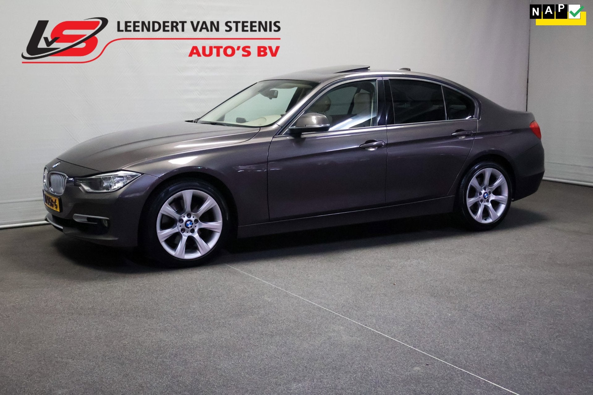 BMW 3-serie 328i High Executive, Automaat, Achterwielaandrijving, Gebruikt, 4 cilinders