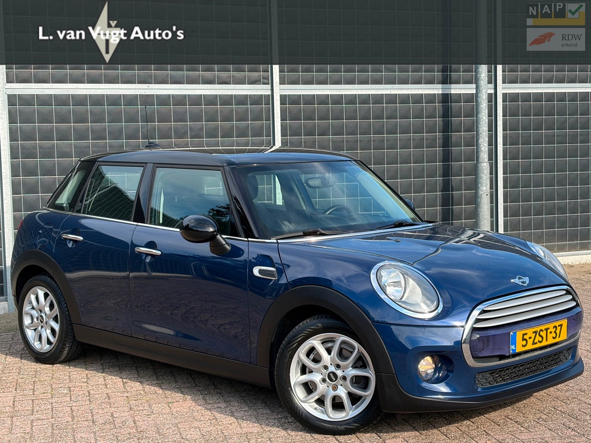 Mini 5-Deurs 1.5 Cooper Business | 12 maanden Garantie |, Auto's, 136 pk, Gebruikt, Euro 6, 49 €/maand