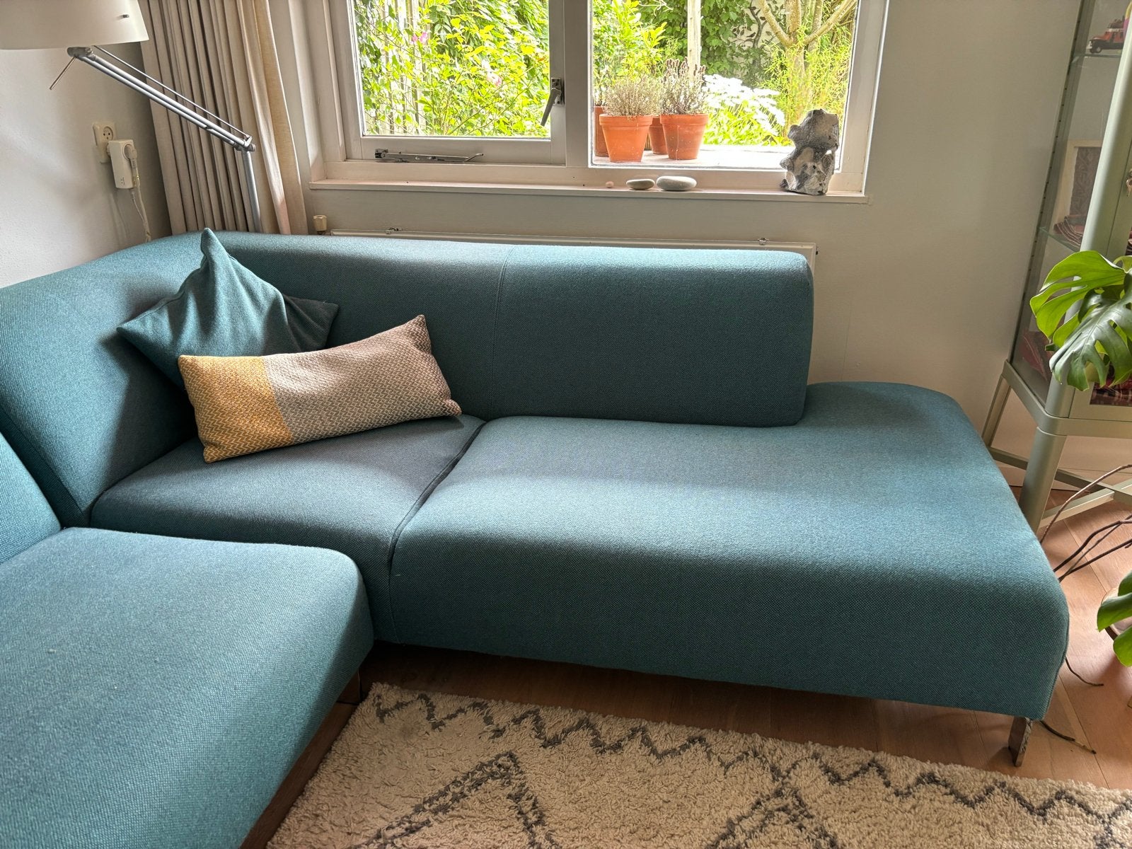Moderne hoekbank in petrolblauwe wollen stof:, Huis en Inrichting, Banken | Bankstellen, Ophalen, Gebruikt, 100 tot 125 cm, Hoekbank