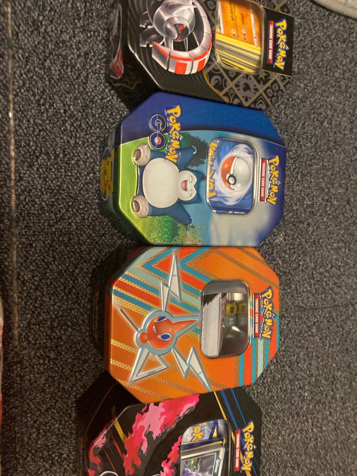 Pokémon kaarten in blikken - diverse collectie, Ophalen, Gebruikt, Meerdere kaarten