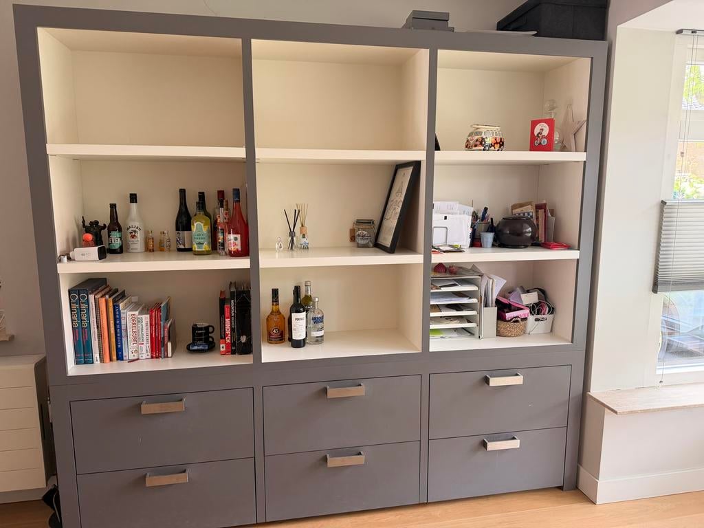 Moderne boekenkast met lades - Grijs/Wit, Ophalen, Gebruikt, 25 tot 50 cm, 200 cm of meer