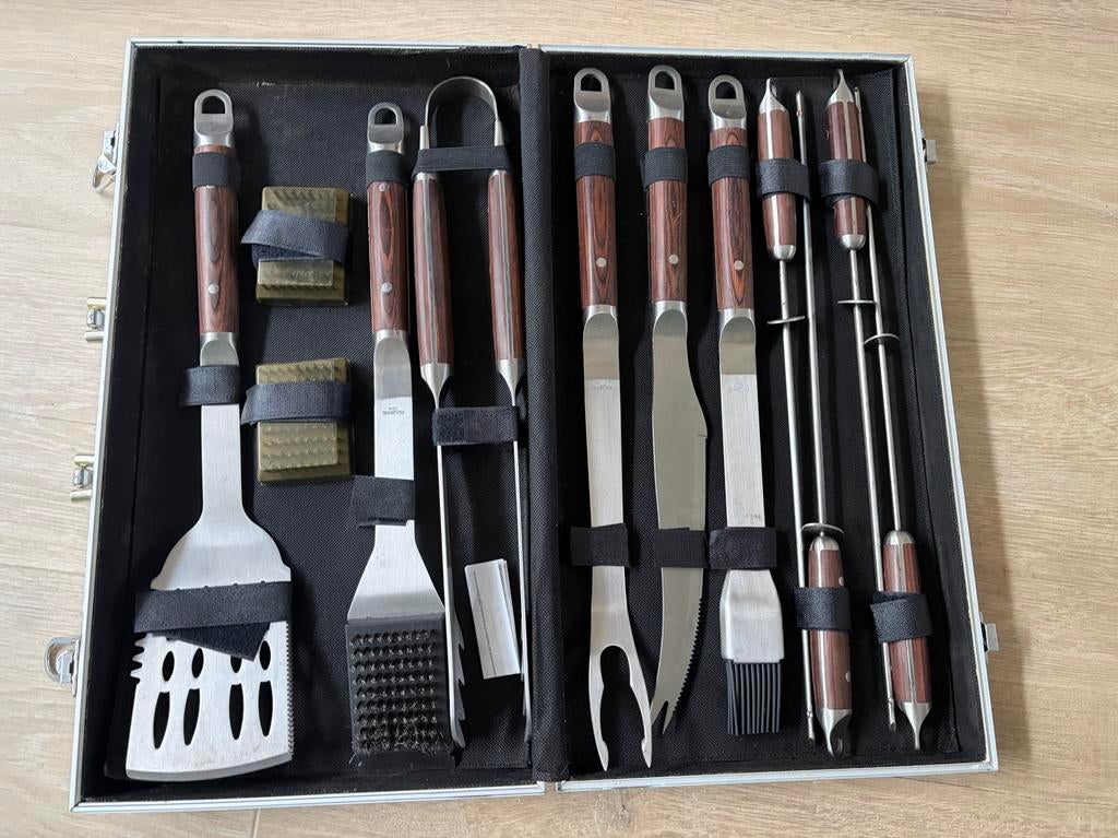 BBQ koffer met gereedschap, Ophalen of Verzenden, Zo goed als nieuw