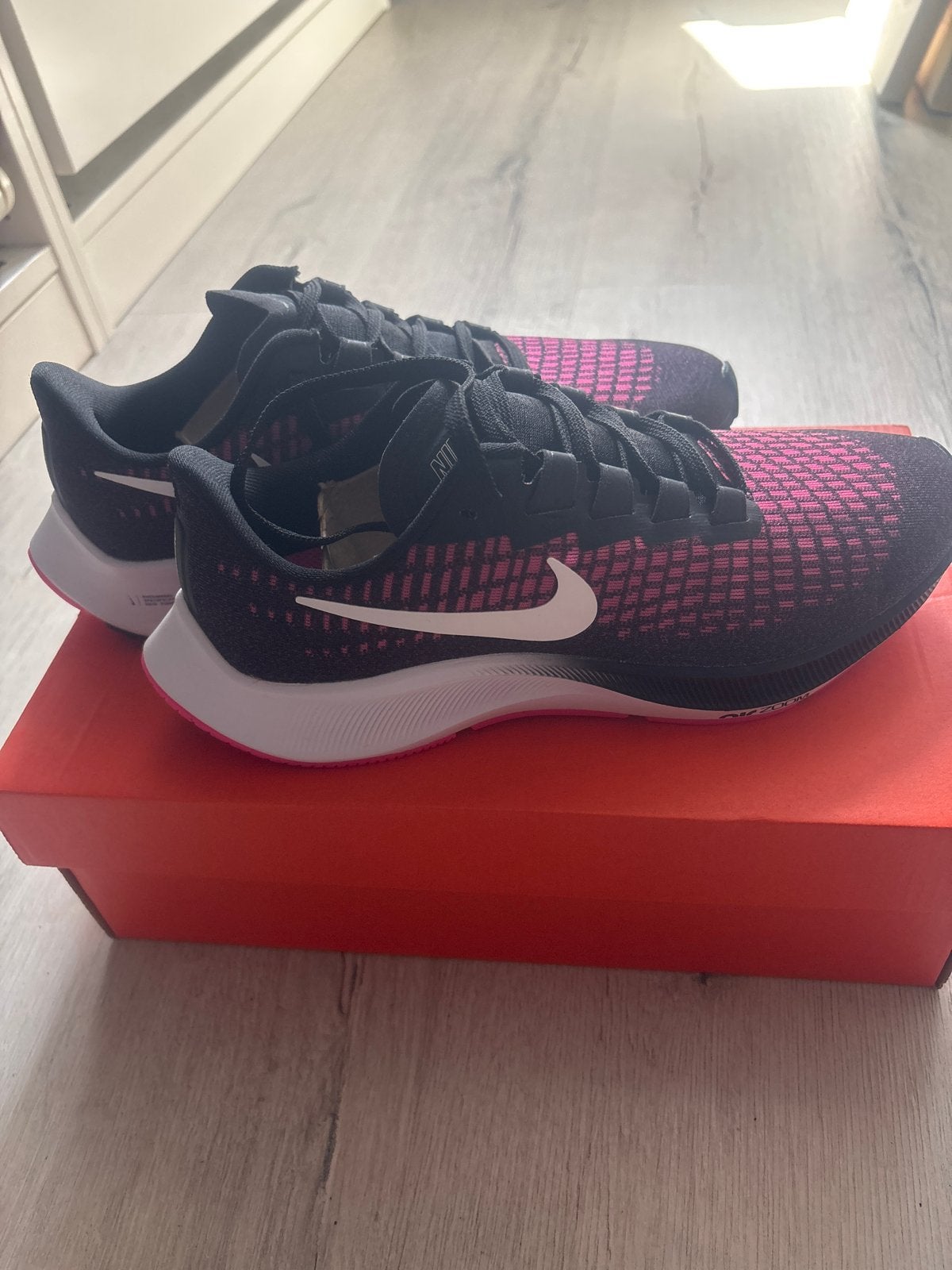 Nike Air Zoom Pegasus 37 - Nieuw in doos - Maat 38,5, Ophalen, Nieuw, Zwart, Sportschoenen