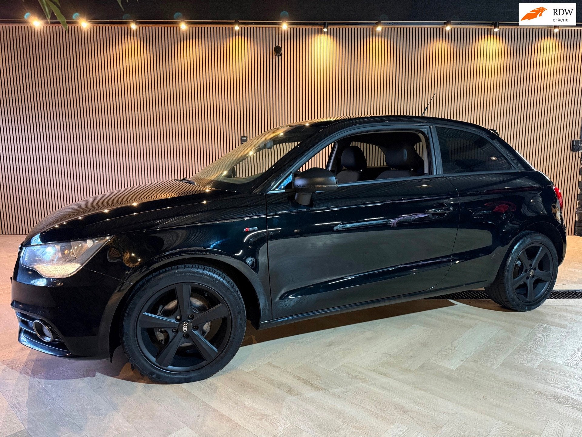 Audi A1 1.2 TFSI S-Line | Black on Black | Stoelverwarming |, Voorwielaandrijving, Zwart, 4 cilinders, 4 stoelen