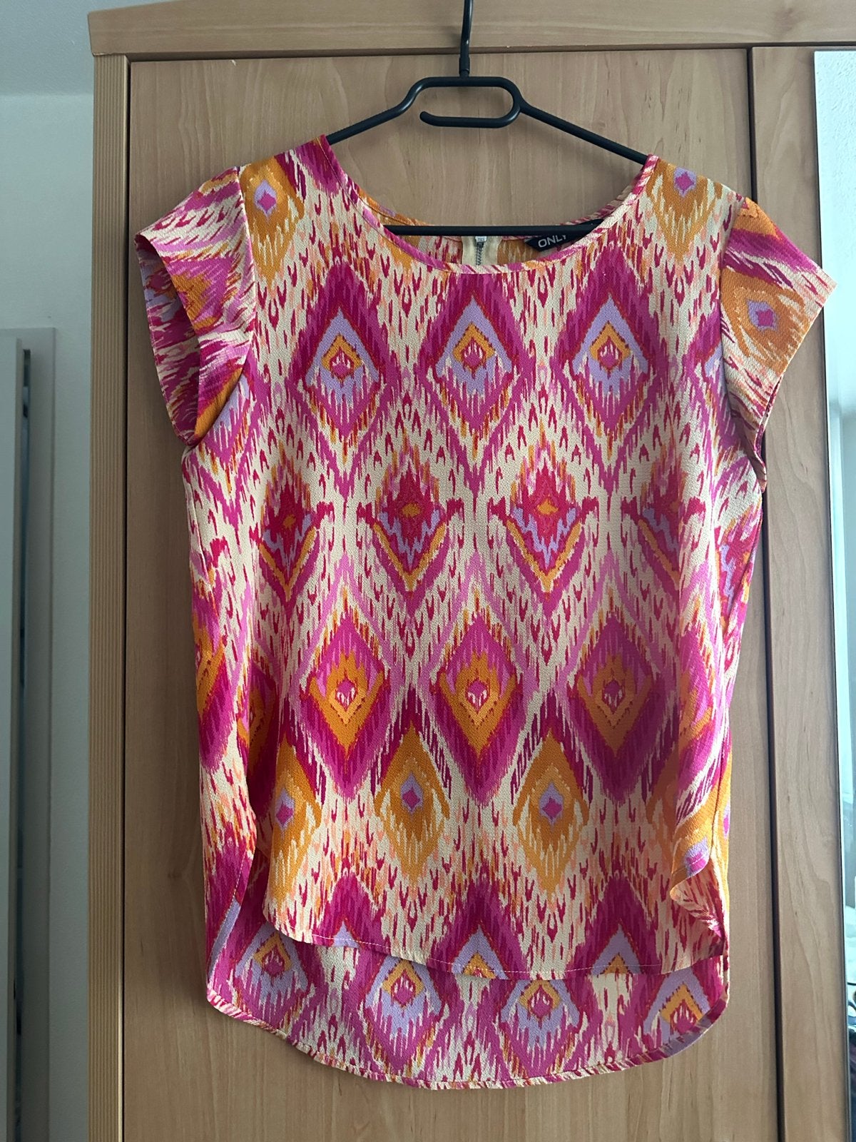 Kleurrijke Only top met ikat print, Kleding | Dames, Meerkleurig, Ophalen of Verzenden, Zo goed als nieuw, Korte mouw