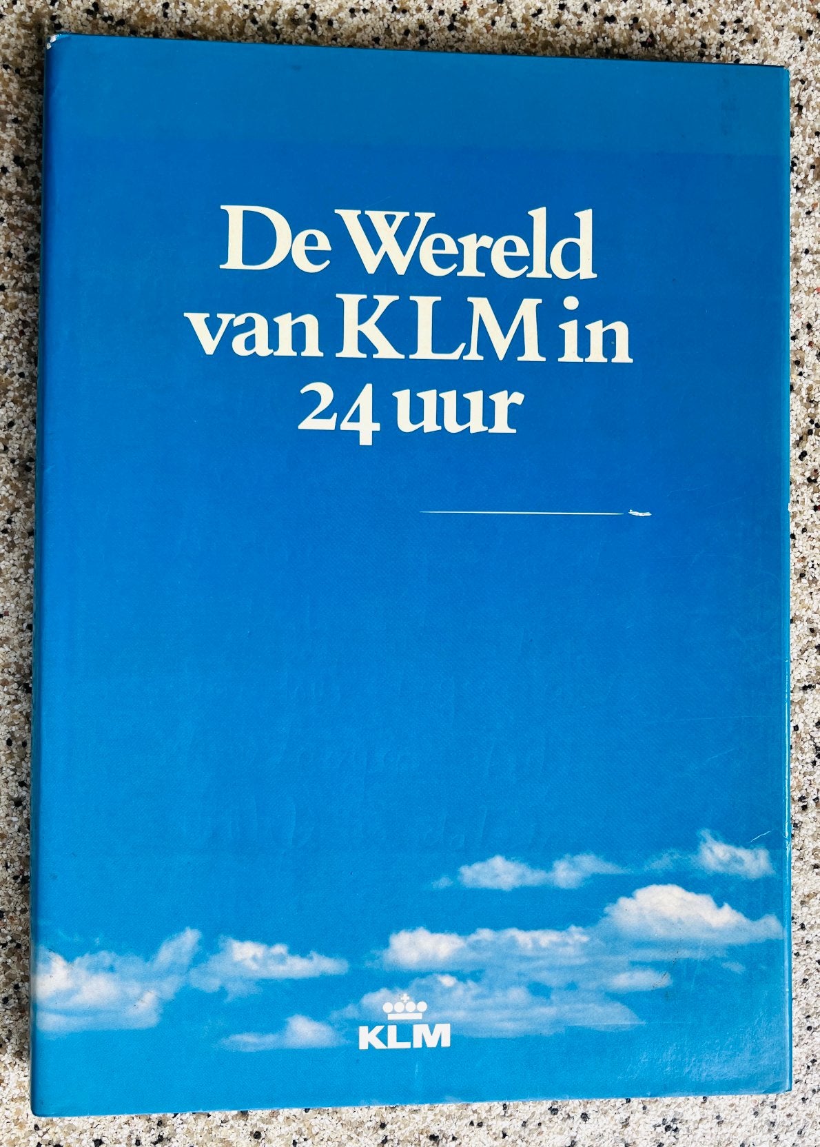 De Wereld van KLM in 24 Uur - Het 70e Jaar Bestaan, Verzamelen, Luchtvaart en Vliegtuigspotten, Ophalen of Verzenden, Zo goed als nieuw