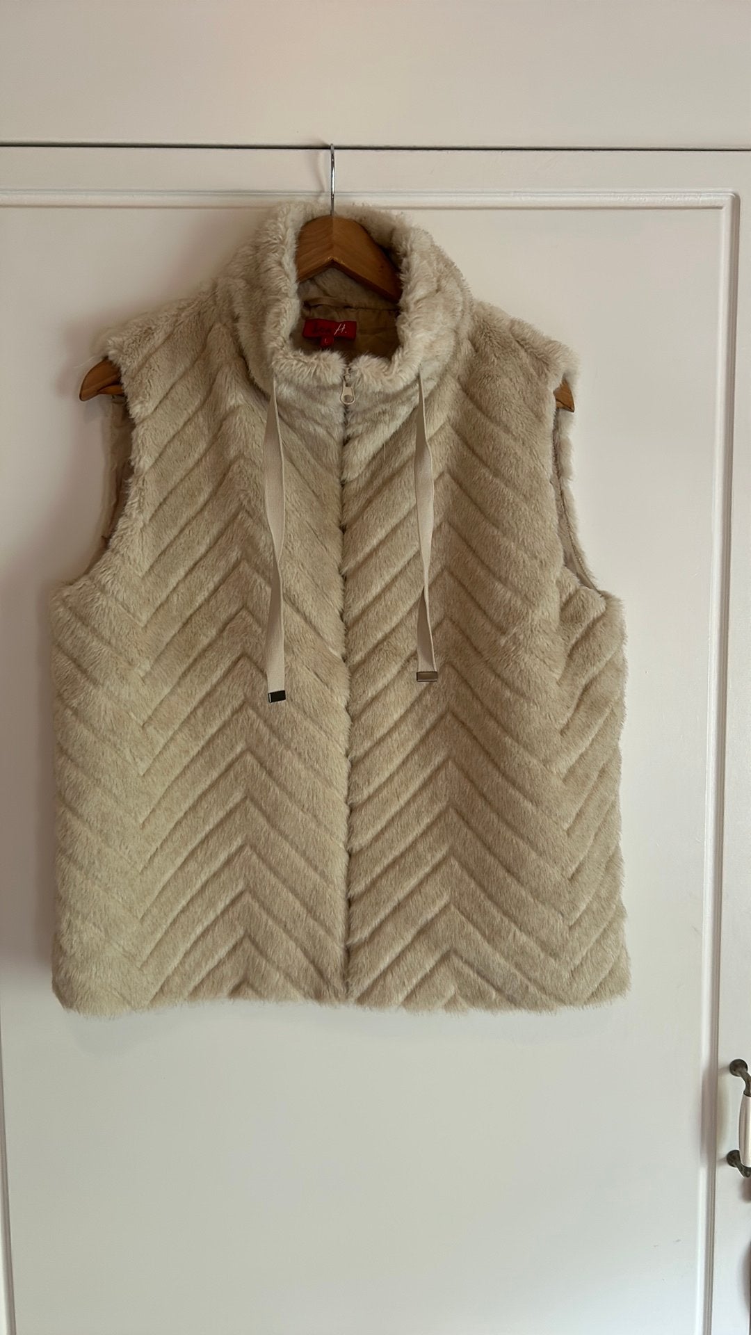 Mooi gilet van imitatie bont, nieuwstast maat L., Ophalen of Verzenden, Zo goed als nieuw, Maat 42/44 (L), Beige