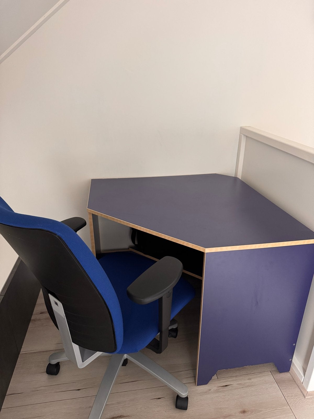 Hoekbureau met bureaustoel - Ophalen in Veldhoven, Ophalen, Gebruikt, Hout, Hoekbureau