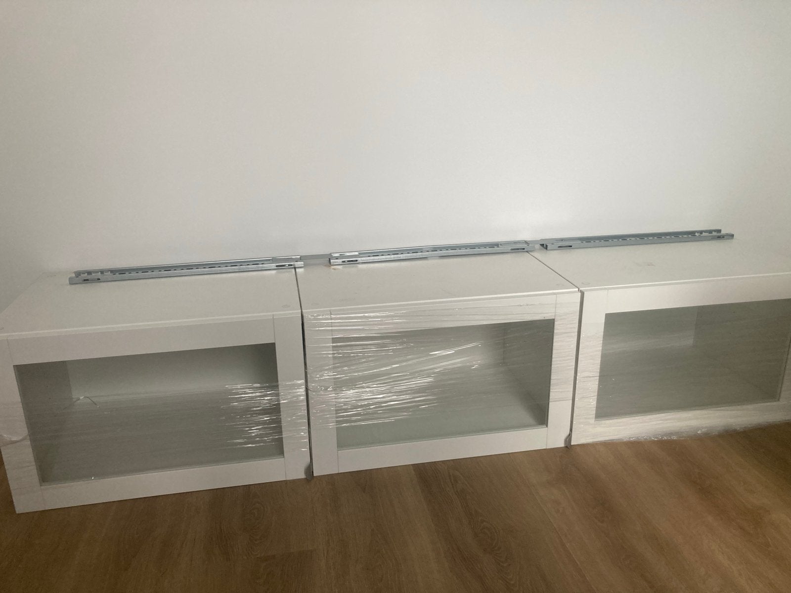 3x IKEA BESTÅ kasten met glazen deuren (60x42x38 cm), Ophalen, Zo goed als nieuw
