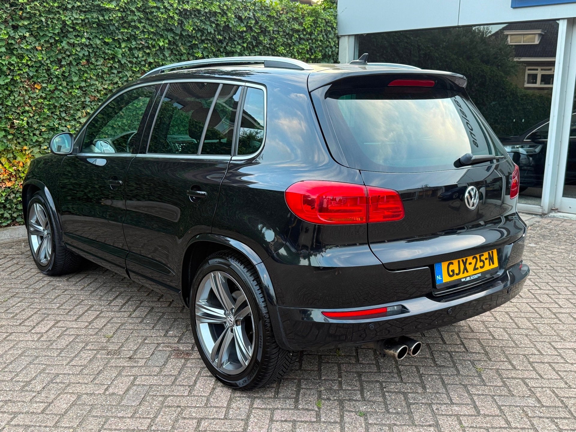 Volkswagen TIGUAN 2.0 TSI 4motion R-line | Pano | Trekhaak |, Auto's, Volkswagen, Automaat, Euro 5, Zwart, 4 cilinders