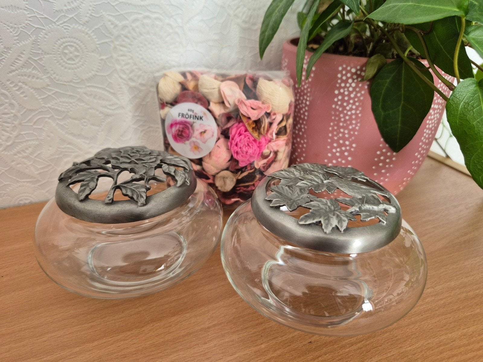 2 Vintage Mignon France potpourri schaaltjes tinnen deksel., Ophalen of Verzenden