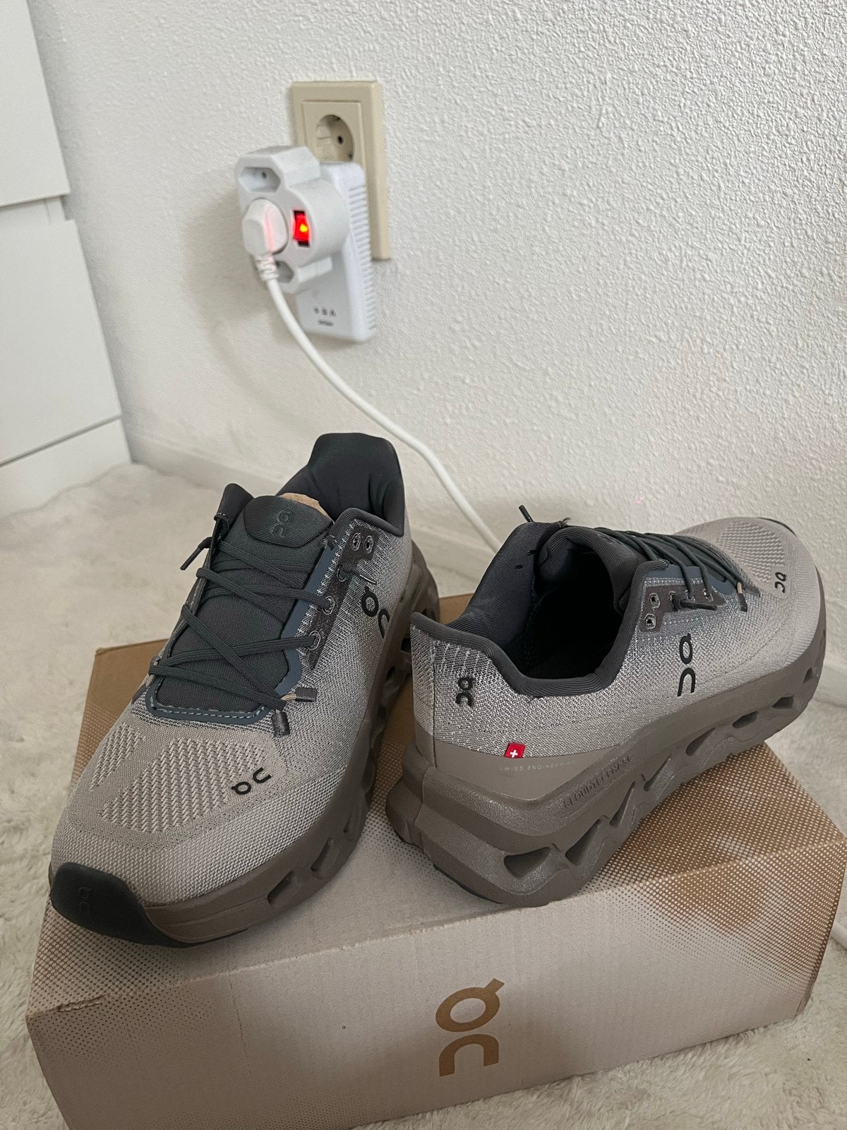 On cloud hardloopschoenen - Zo goed als nieuw, Ophalen of Verzenden, Zo goed als nieuw, Overige kleuren, Sneakers of Gympen