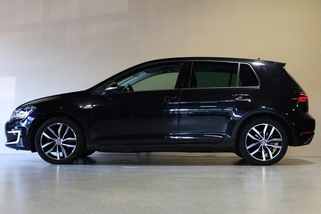 Volkswagen e-Golf |Camera |Digital Dashboard |ACC |Carplay |, Auto's, Volkswagen, Gebruikt, Zwart, Met garantie (alle), 231 km