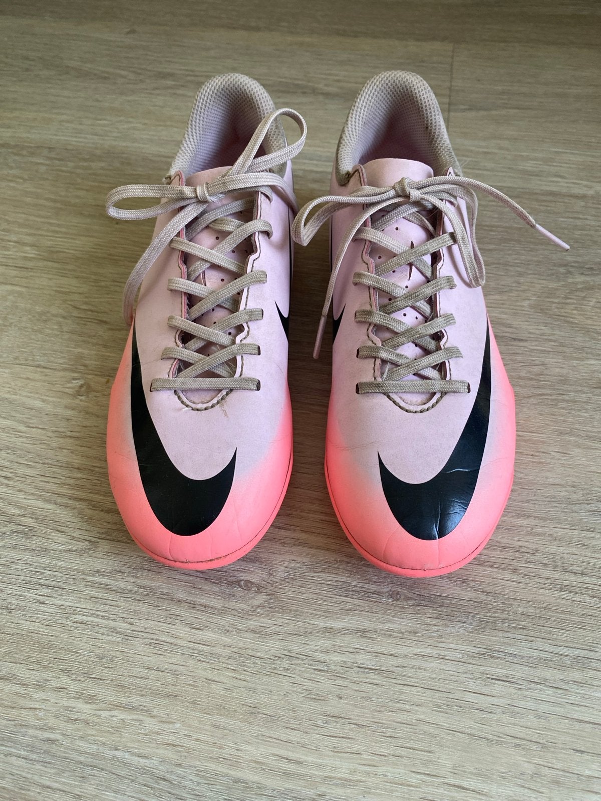 Roze Nike Mercurial voetbalschoenen - Maat 35.5, Ophalen, Zo goed als nieuw, Schoenen