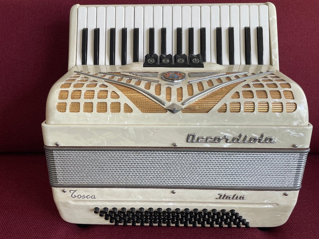 Compacte italiaanse Accordiola Tosca accordeon . 80 bas ., Gebruikt, 80-bas, Met koffer, Accordiola
