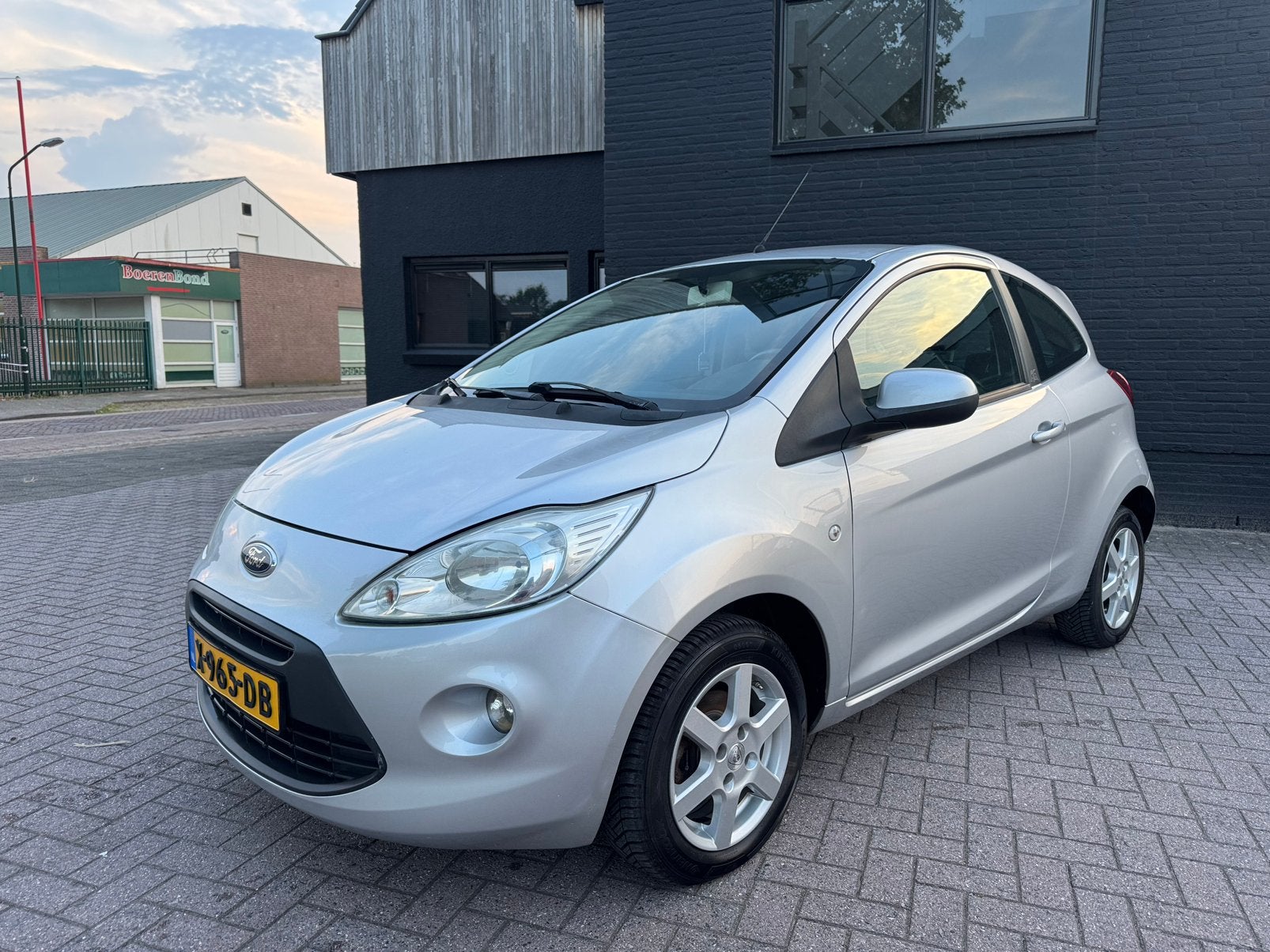 Ford Ka 1.2 51KW 2009 Grijs, Auto's, Ford, Voorwielaandrijving, Stof, 1242 cc, 4 cilinders