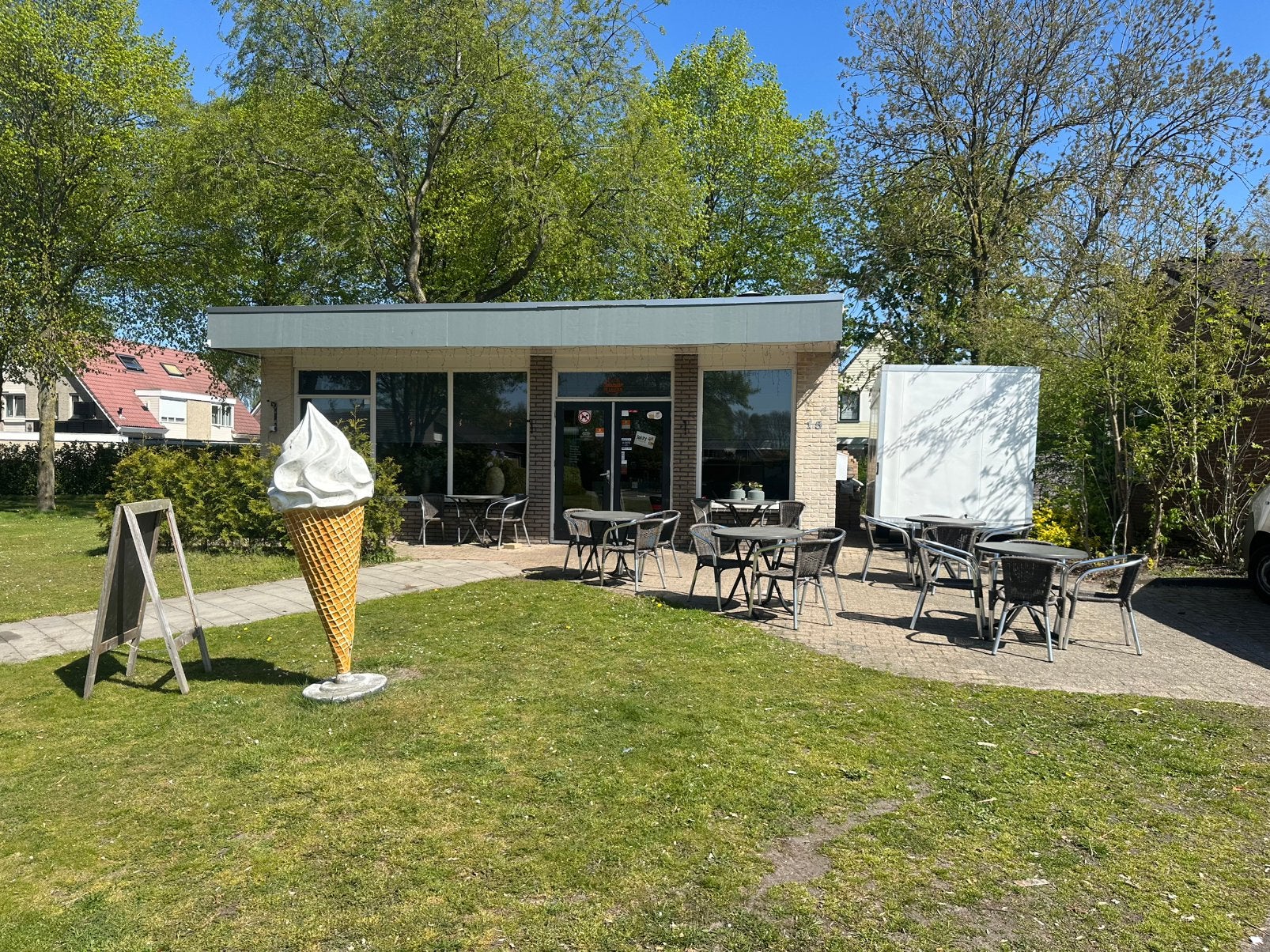 Cafetaria Klazienaveen ter overname, Zakelijke goederen
