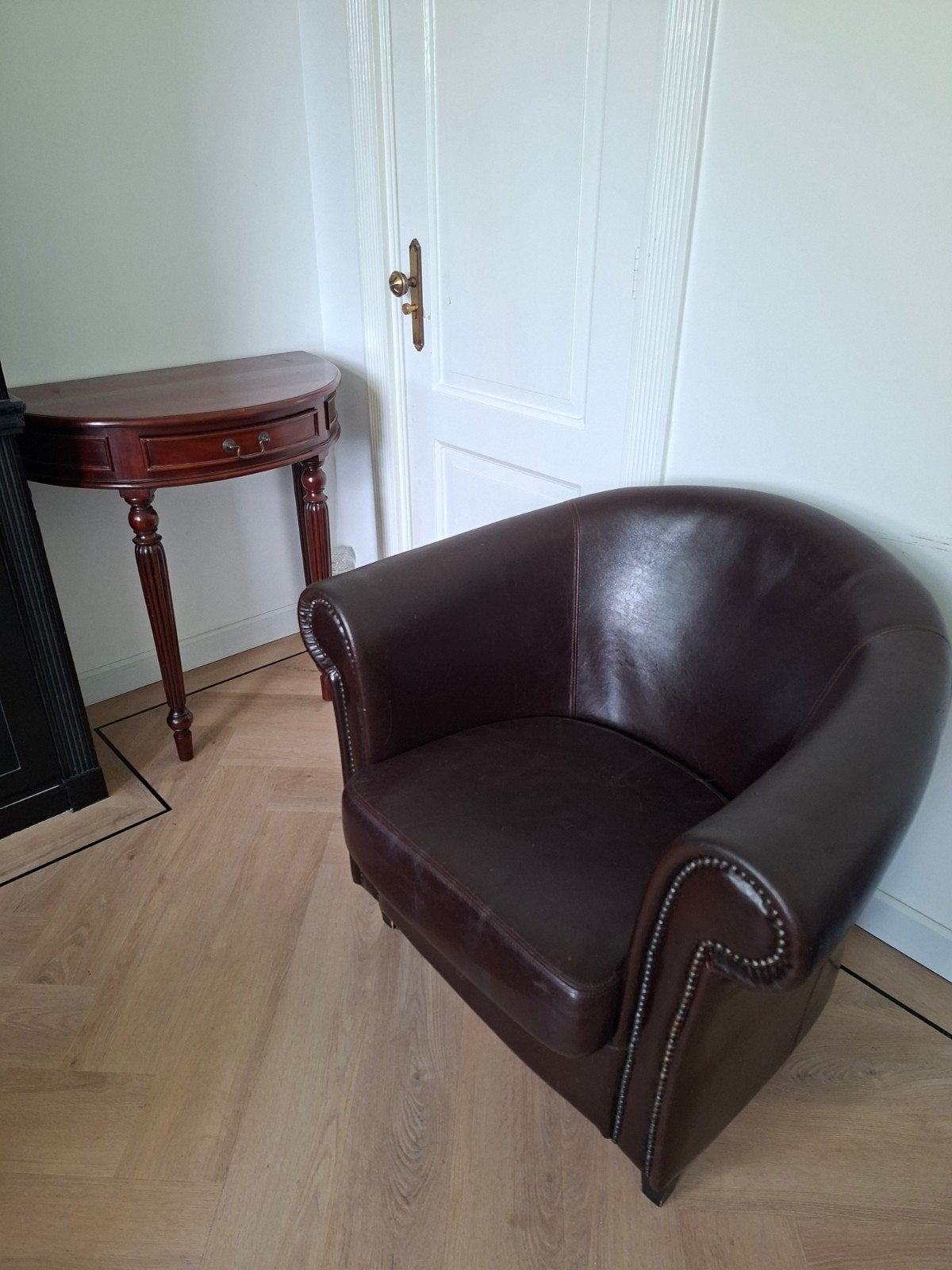 Engelse Chesterfield type stoel - Bruin leer, Huis en Inrichting, Ophalen, Gebruikt, Bruin, Chesterfield