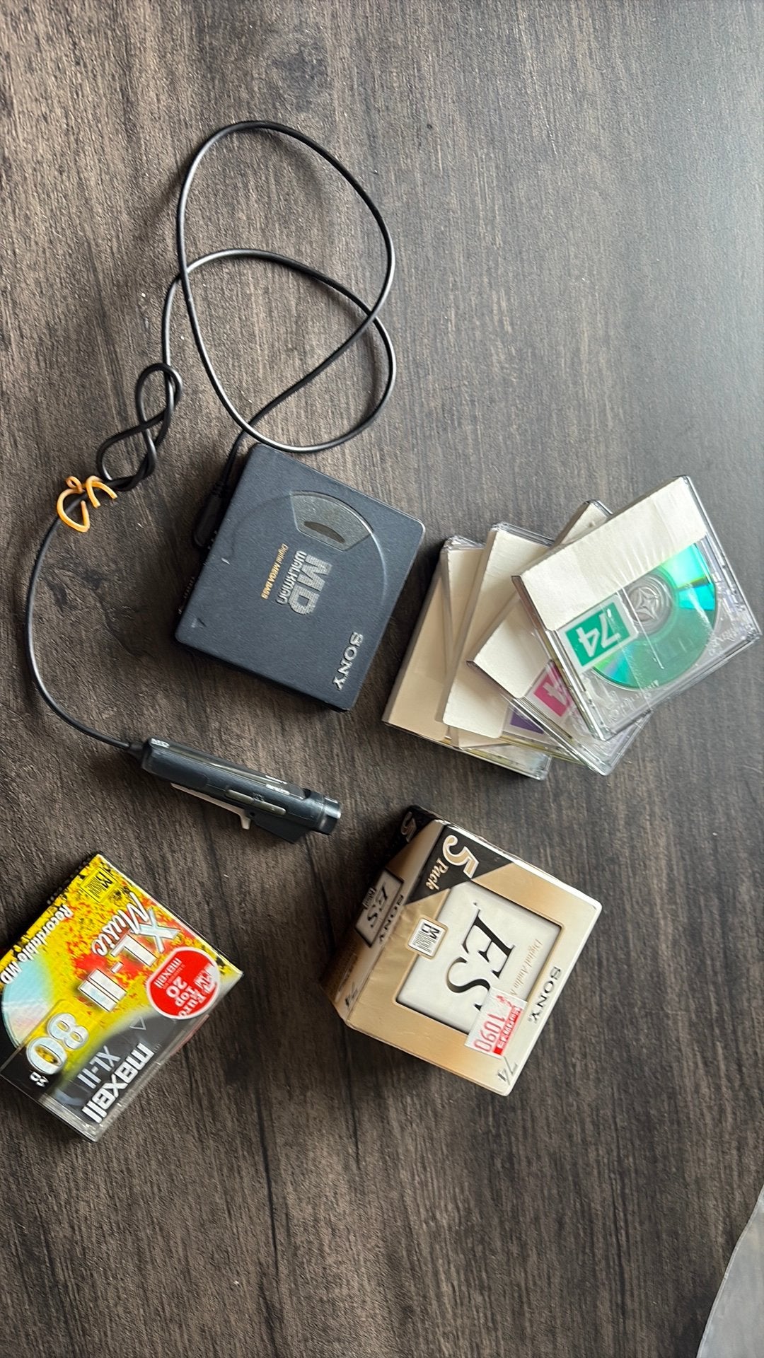 Leuke vintage oude walkman met 11 nieuwe mini disc, Ophalen of Verzenden, Walkman