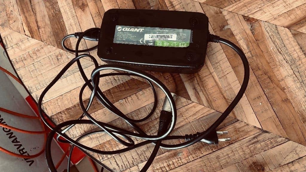 GIANT GLI180A Oplader Ebikes - 3 Pins, Ophalen of Verzenden, Zo goed als nieuw