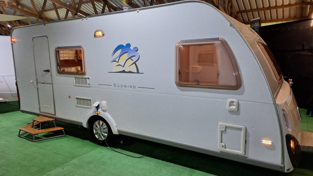 Knaus Sudwind 550 FSK Voortent//Mover/Airco, Caravans en Kamperen, Caravans, Rondzit, Kachel, Bedrijf, Overige typen