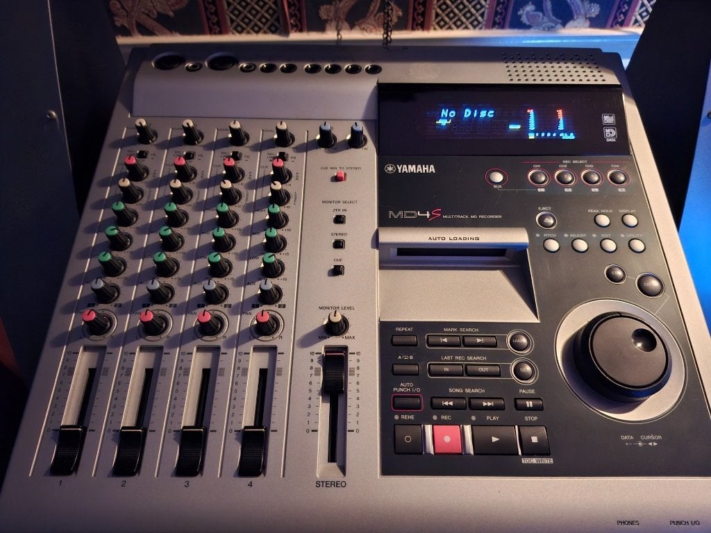 Te koop Zeldzame MiniDisc Yamaha., Ophalen, Gebruikt, 10 tot 20 kanalen, Microfooningang