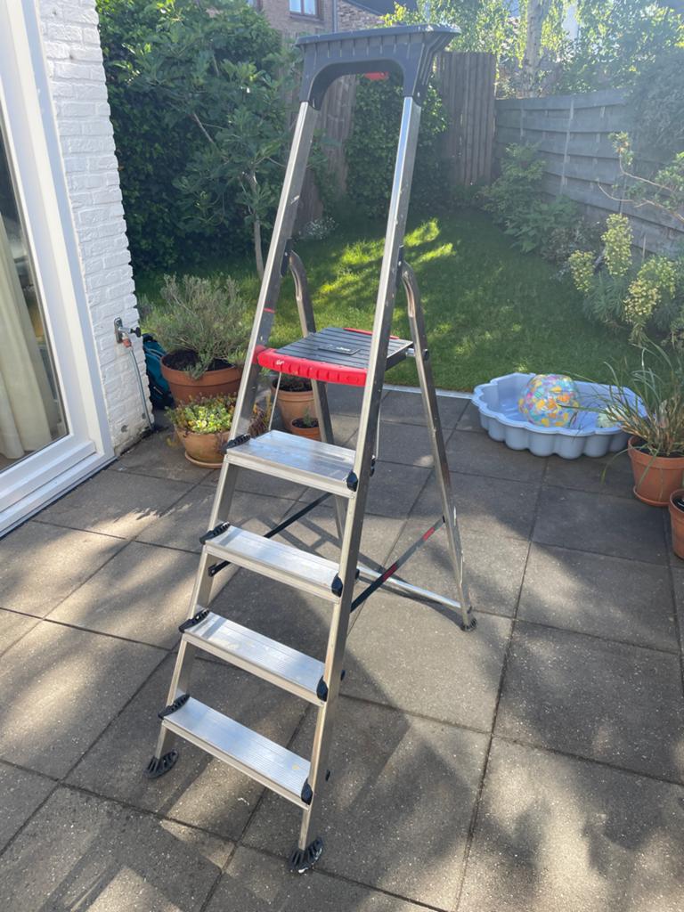 Altrex 5 treden huishoudtrap / ladder, Doe-het-zelf en Verbouw, Ladders en Trappen, Ophalen, Gebruikt, Trap, Opvouwbaar of Inschuifbaar