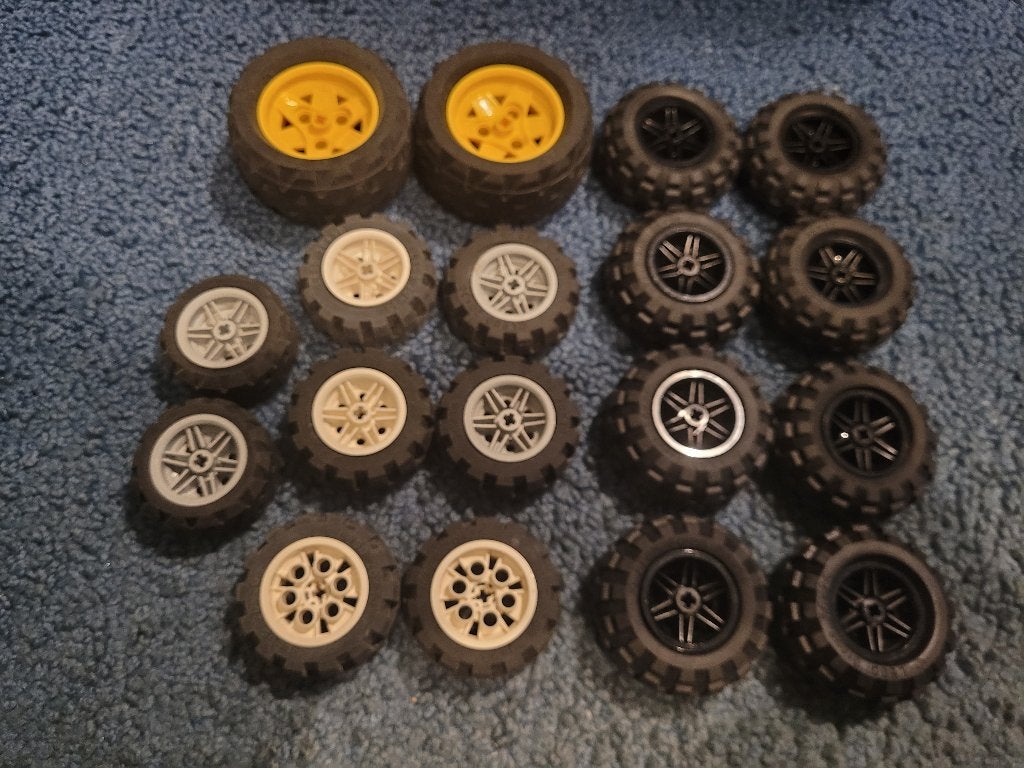 Partij O126=Lego technic wielen gemengd