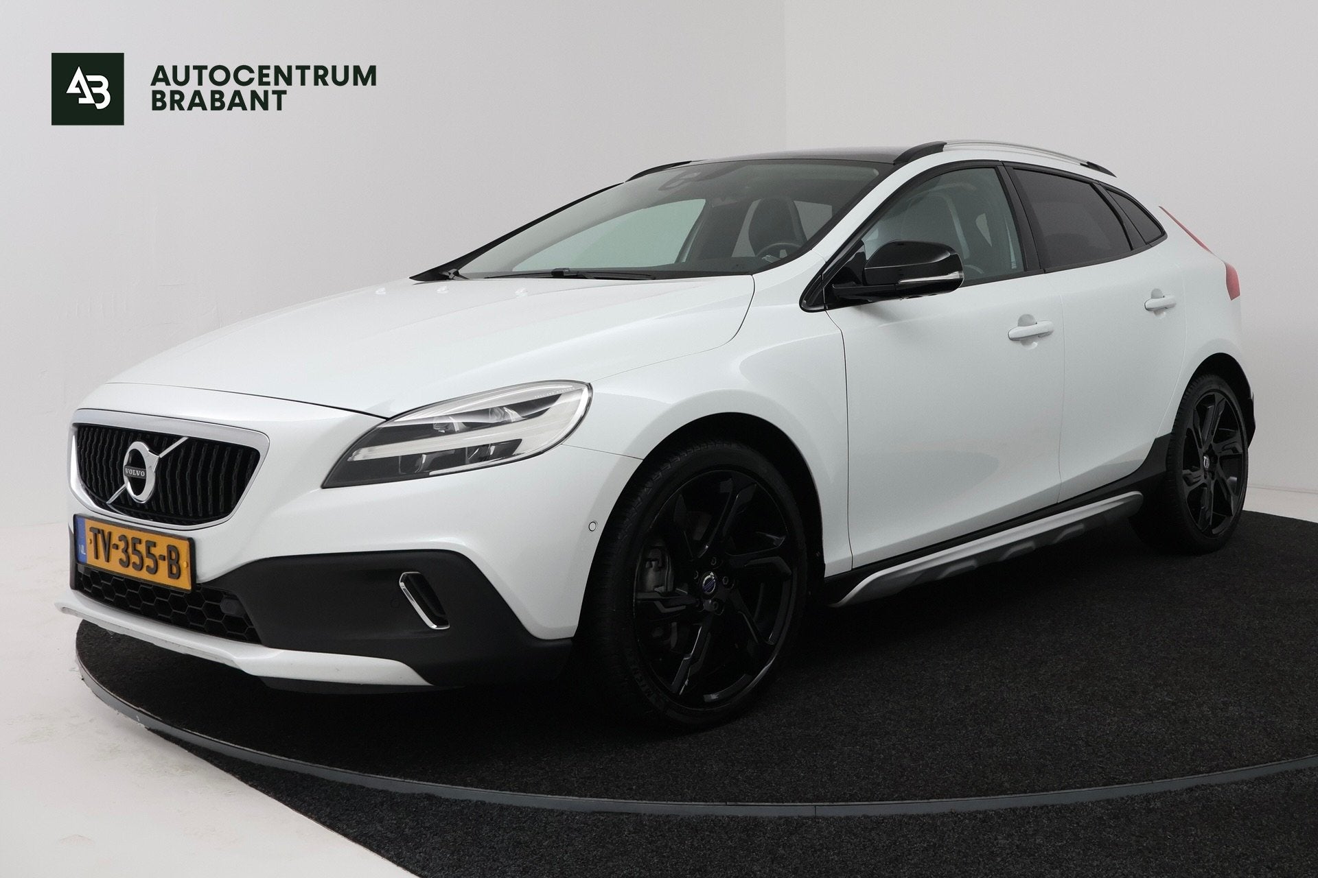 Volvo V40 Cross Country 1.5 T3 Dynamic Edition (PANORAMADAK,, Auto's, 4 cilinders, 700 kg, Leder en Stof, Wit