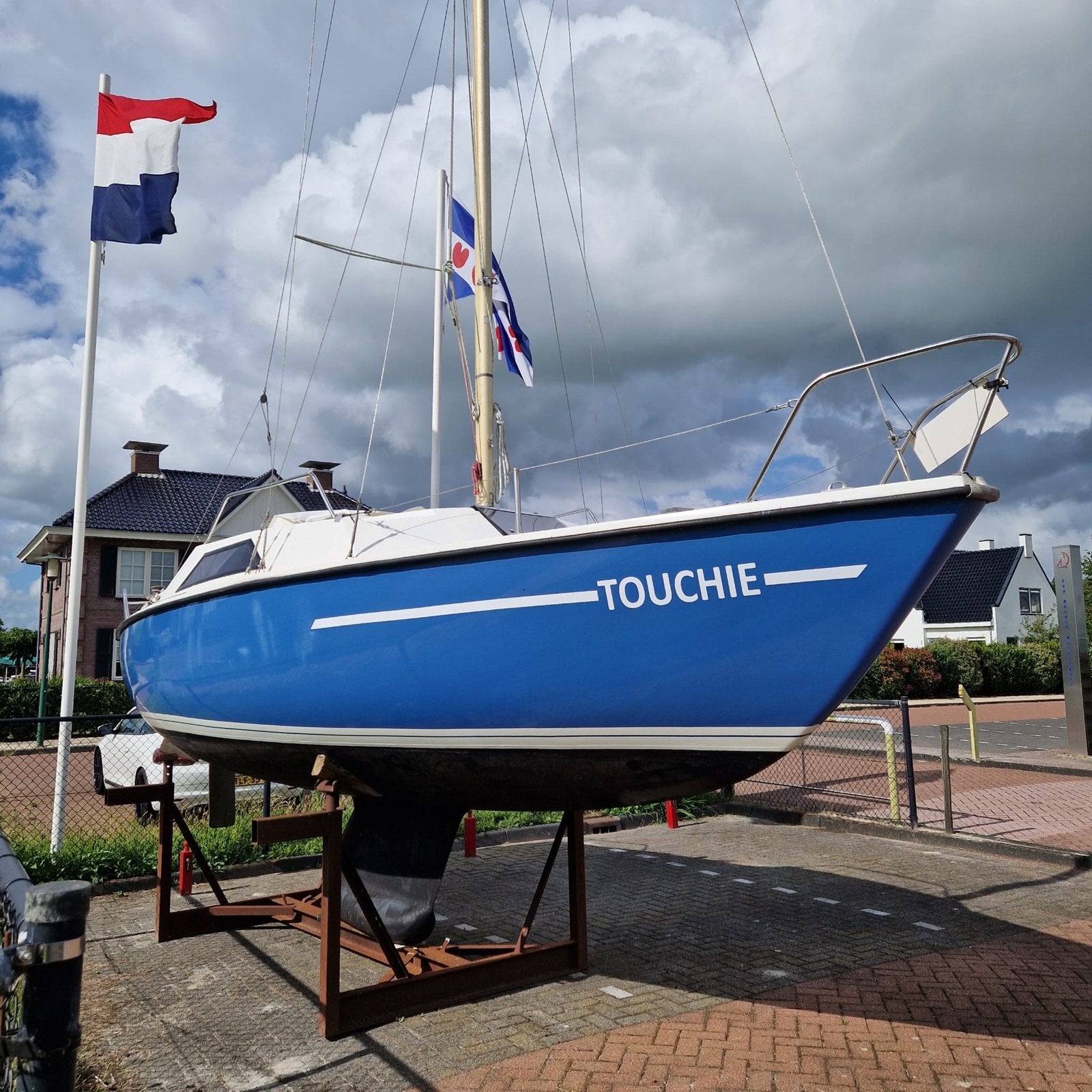 'Touchie’, Ophalen