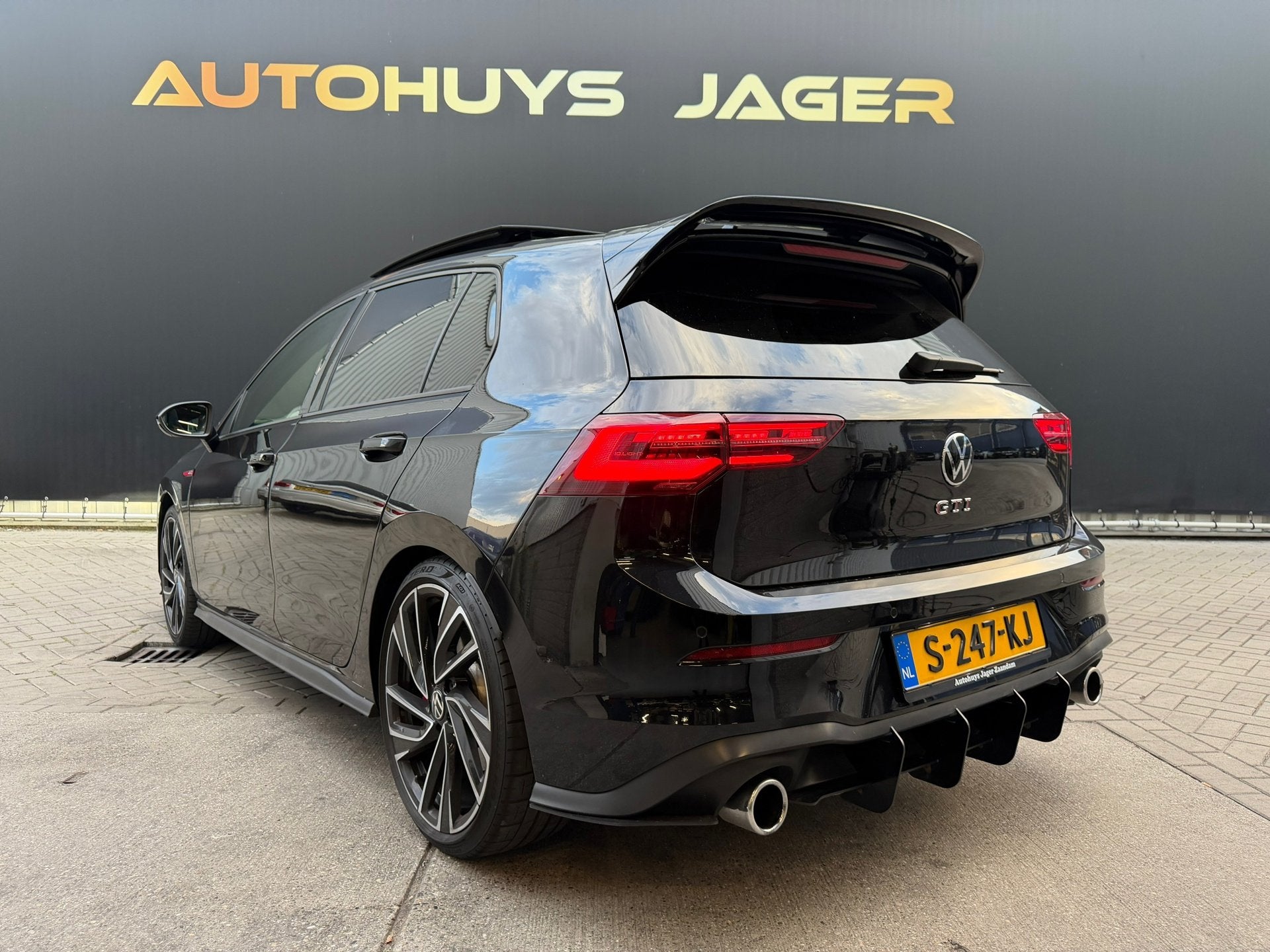 Volkswagen Golf 2.0 TSI GTI Pano Dynaudio IQ Lights Carplay, 4 cilinders, 1984 cc, Zwart, 245 pk
