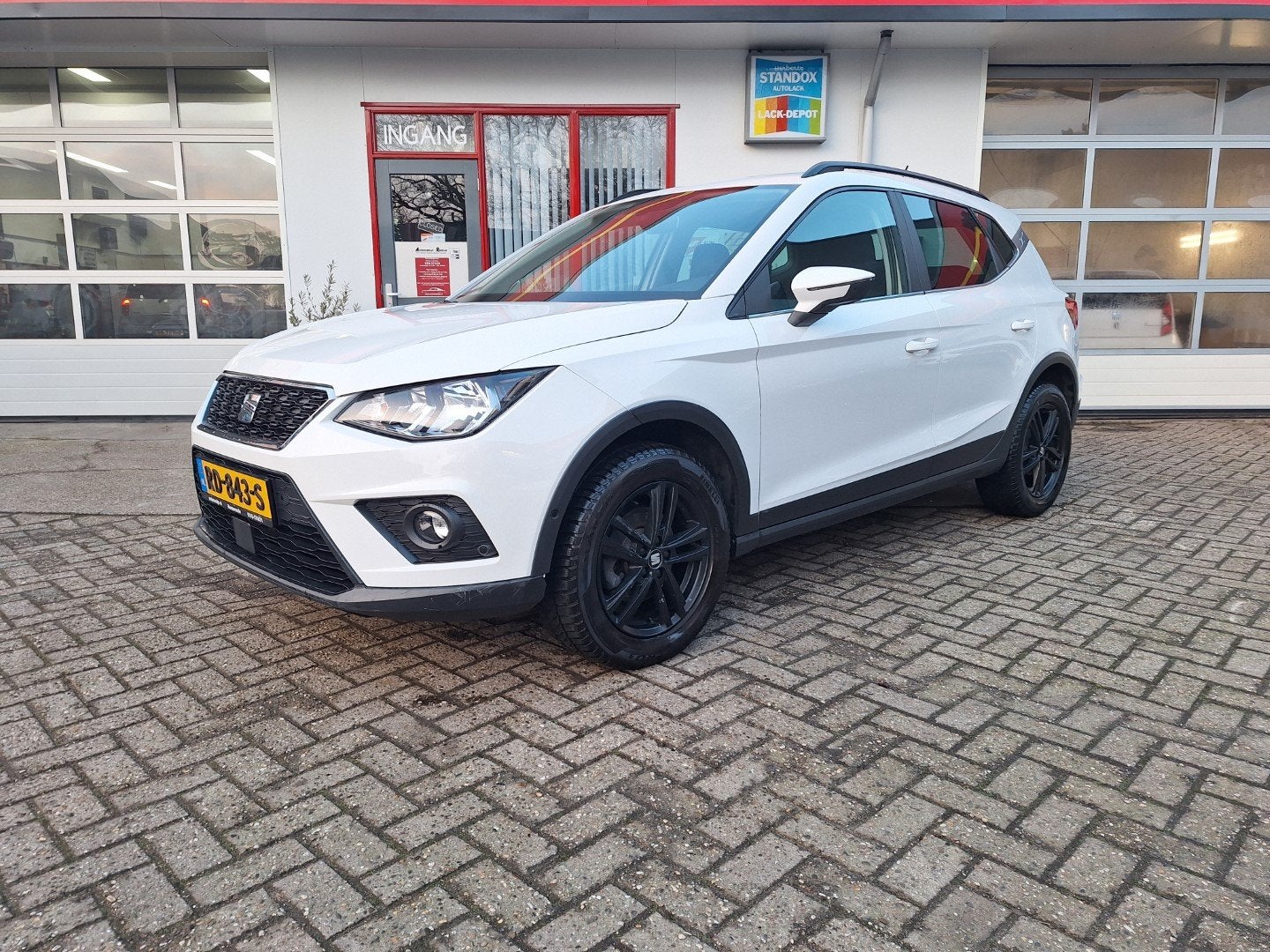 Seat Arona 1.0 TSI 95pk CRUISE / CAMERA / CARPLAY, Voorwielaandrijving, Gebruikt, Multifunctioneel stuurwiel, Origineel Nederlands