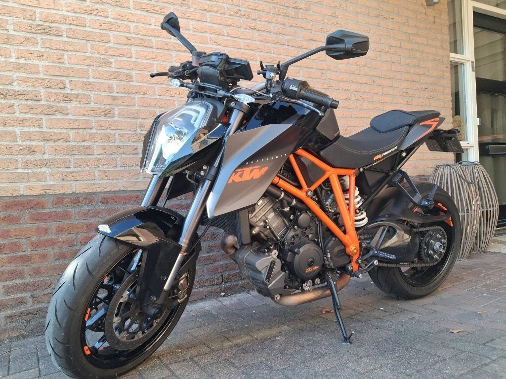 KTM 1290 SuperDuke – Kracht, karakter en compleet uitgerust!, Motoren, 2 cilinders, Occasion, Motorrijbewijs A, 1301 cc