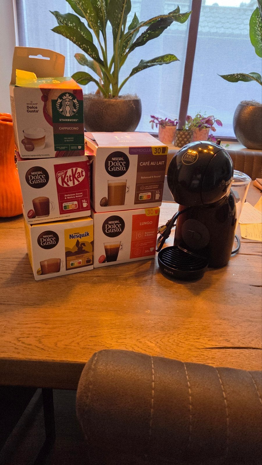 Dolce Gusto apparaat met diverse cups, Witgoed en Apparatuur, Koffiezetapparaten, Ophalen, Gebruikt, Koffiemachine, Koffiepads en cups