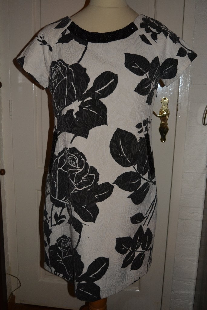 Niza, mooie jurk met bloempatroon, mt 40/42, Kleding | Dames, Maat 38/40 (M), Wit, Ophalen of Verzenden, Zo goed als nieuw
