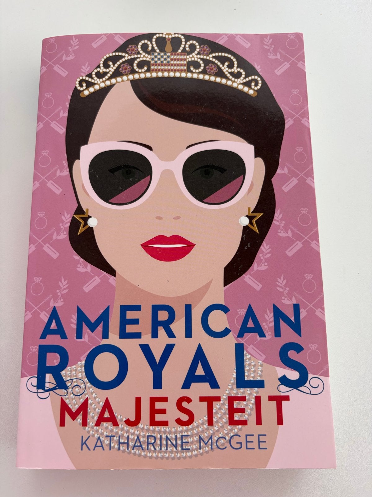 American Royals: Majesteit - Katharine McGee, Ophalen of Verzenden, Zo goed als nieuw