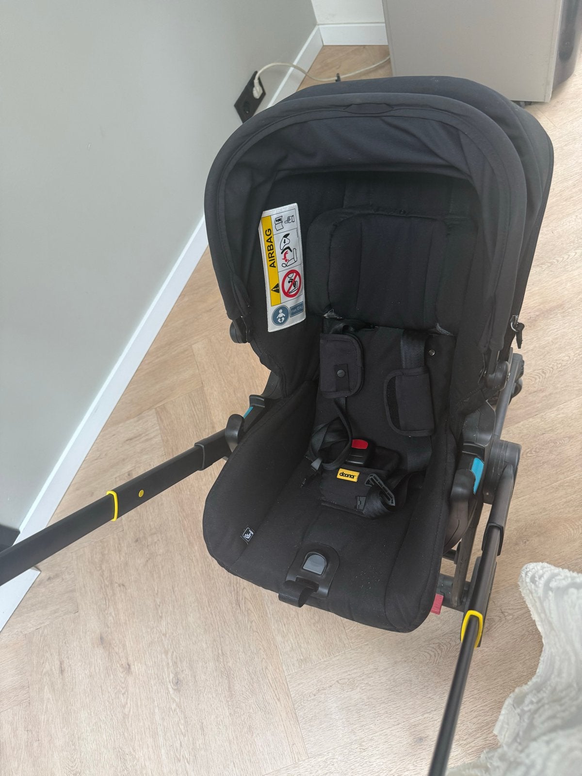 Doona x autostoel met Isofix base en baby verkleiner, Gebruikt, Zijbescherming, Isofix, 0 t/m 13 kg